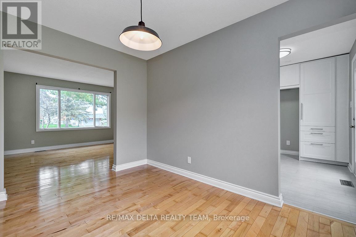 397 Phoenix Crescent, Ottawa, Ontario  K1E 1V6 - Photo 12 - X13596004