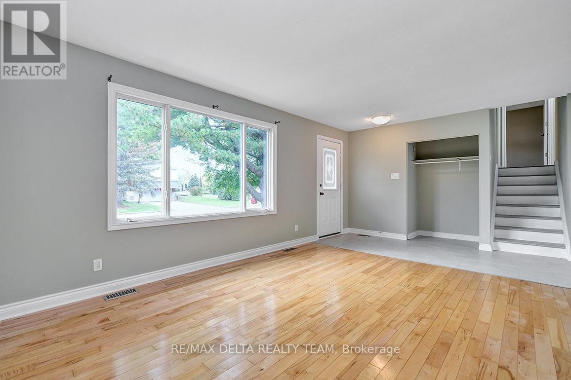 397 Phoenix Crescent, Ottawa, Ontario  K1E 1V6 - Photo 7 - X13596004