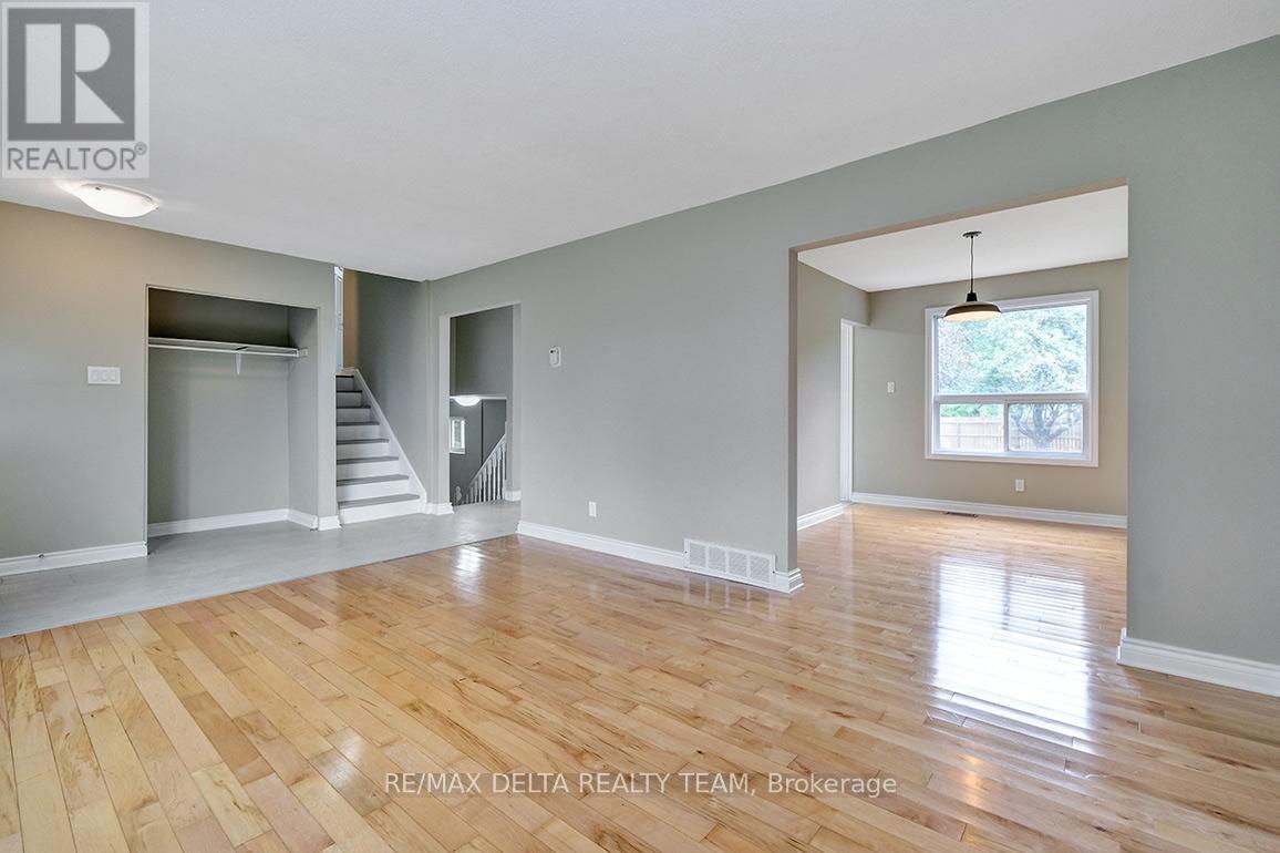 397 Phoenix Crescent, Ottawa, Ontario  K1E 1V6 - Photo 8 - X13596004
