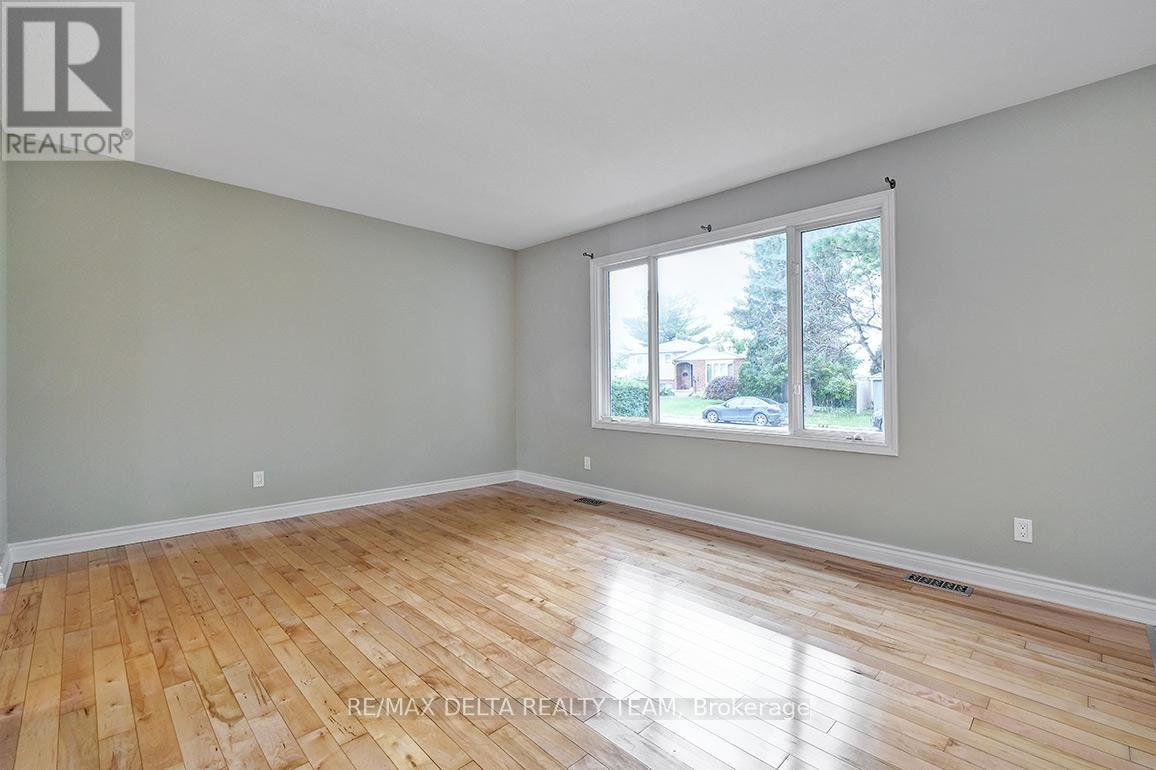 397 Phoenix Crescent, Ottawa, Ontario  K1E 1V6 - Photo 9 - X13596004