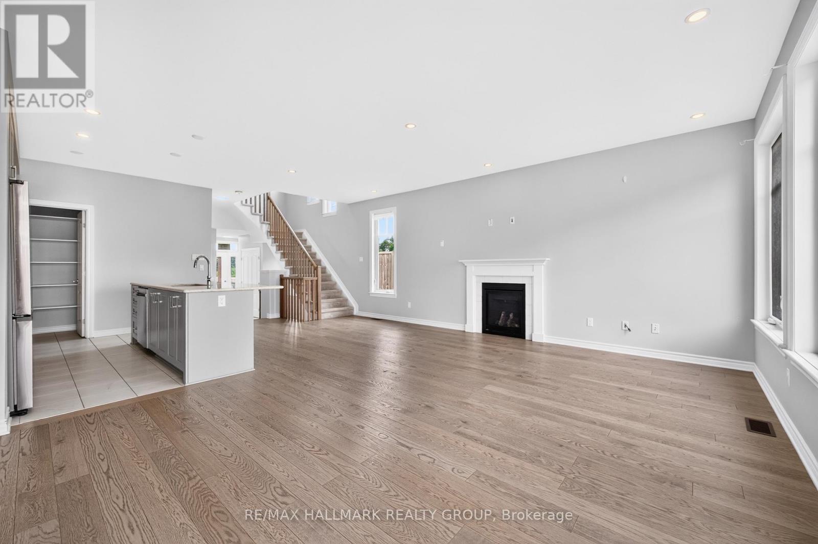 547 Muskari Street, Ottawa, Ontario  K1T 0S3 - Photo 10 - X13596016