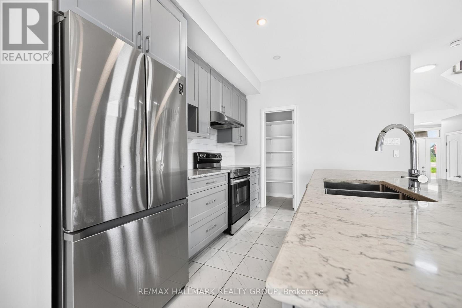 547 Muskari Street, Ottawa, Ontario  K1T 0S3 - Photo 13 - X13596016
