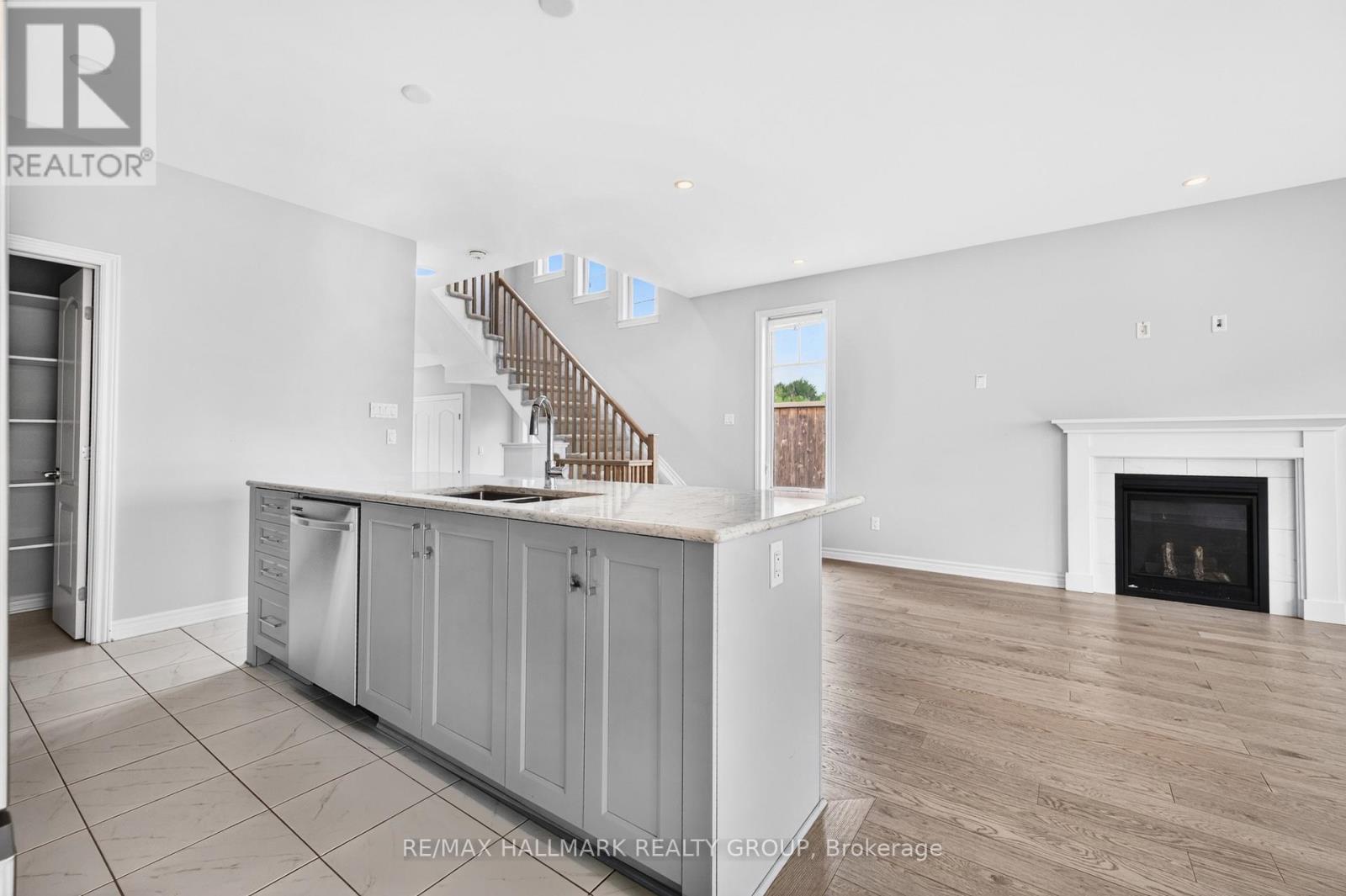 547 Muskari Street, Ottawa, Ontario  K1T 0S3 - Photo 14 - X13596016
