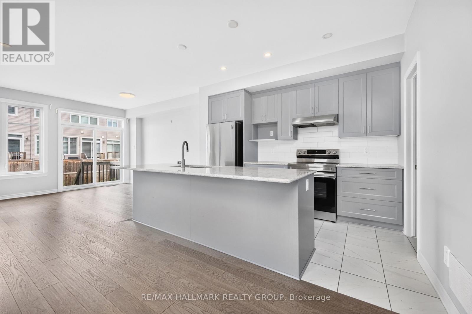 547 Muskari Street, Ottawa, Ontario  K1T 0S3 - Photo 7 - X13596016