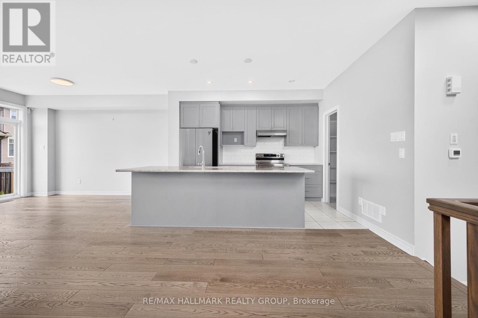 547 Muskari Street, Ottawa, Ontario  K1T 0S3 - Photo 8 - X13596016