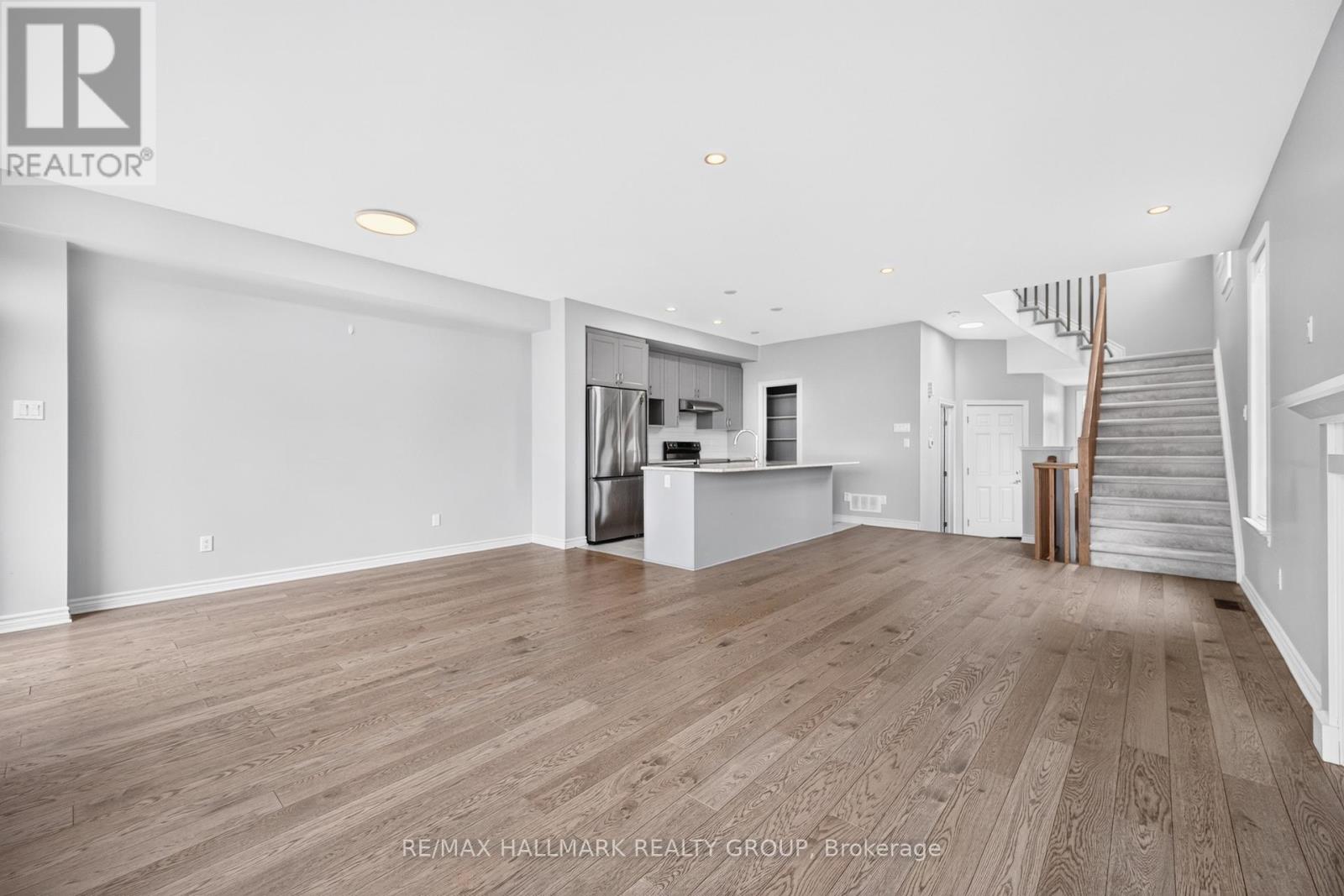 547 Muskari Street, Ottawa, Ontario  K1T 0S3 - Photo 9 - X13596016