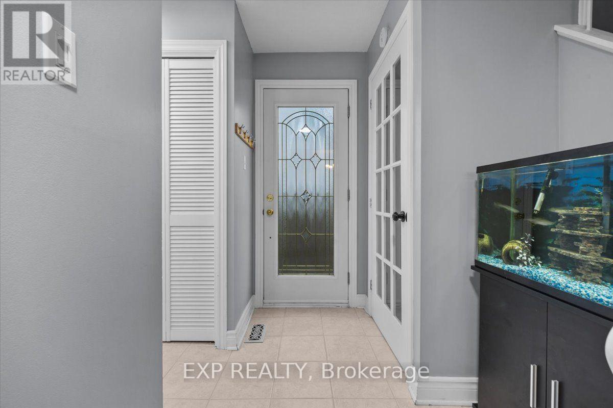 1044 Arrowhead Place, Ottawa, Ontario  K1C 2S4 - Photo 12 - X13596856