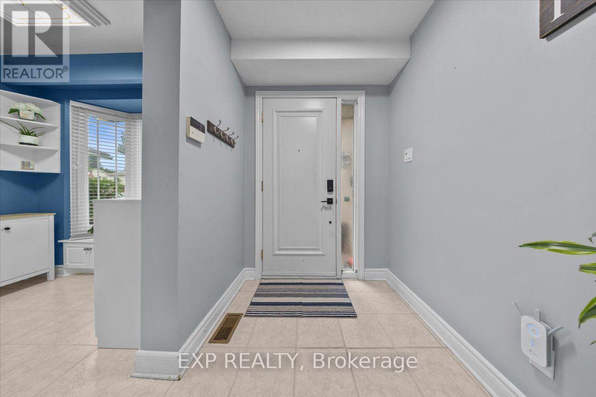 1044 Arrowhead Place, Ottawa, Ontario  K1C 2S4 - Photo 2 - X13596856