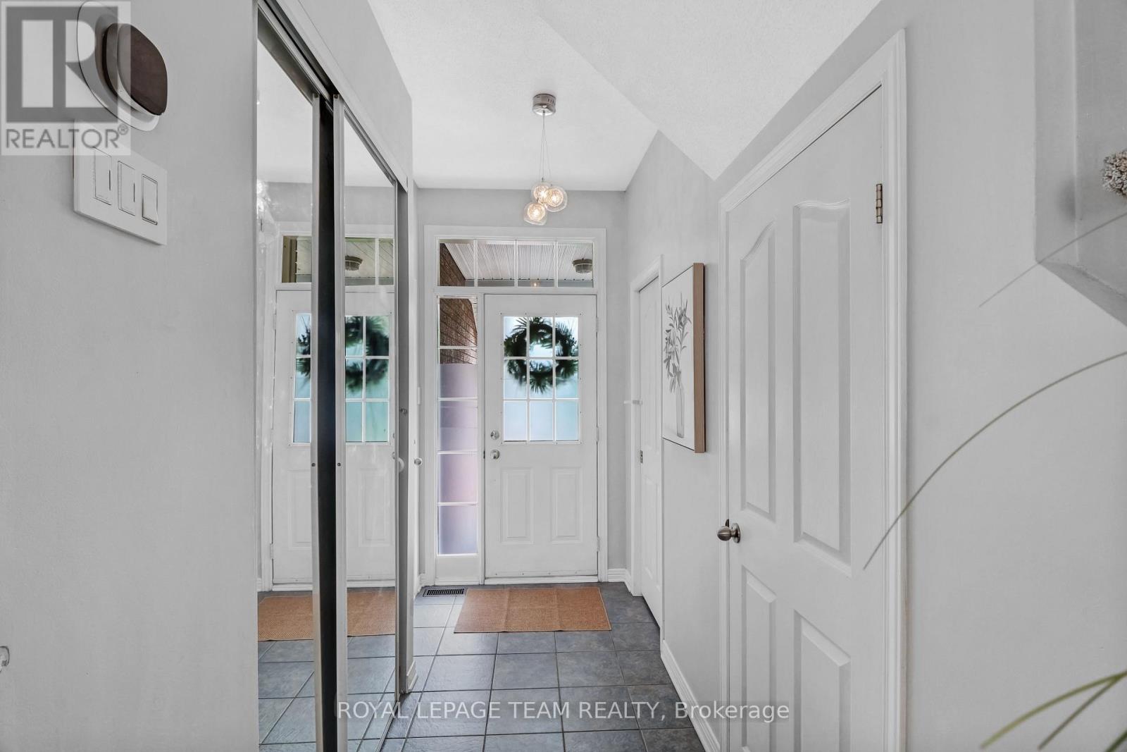 74 Milner Downs Crescent, Ottawa, Ontario  K2M 2S5 - Photo 3 - X13597752