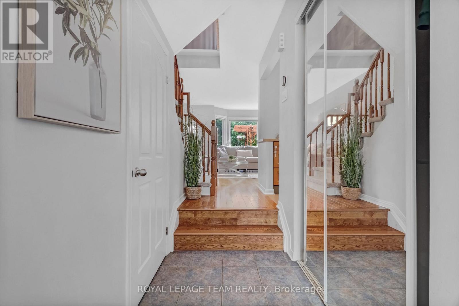 74 Milner Downs Crescent, Ottawa, Ontario  K2M 2S5 - Photo 5 - X13597752