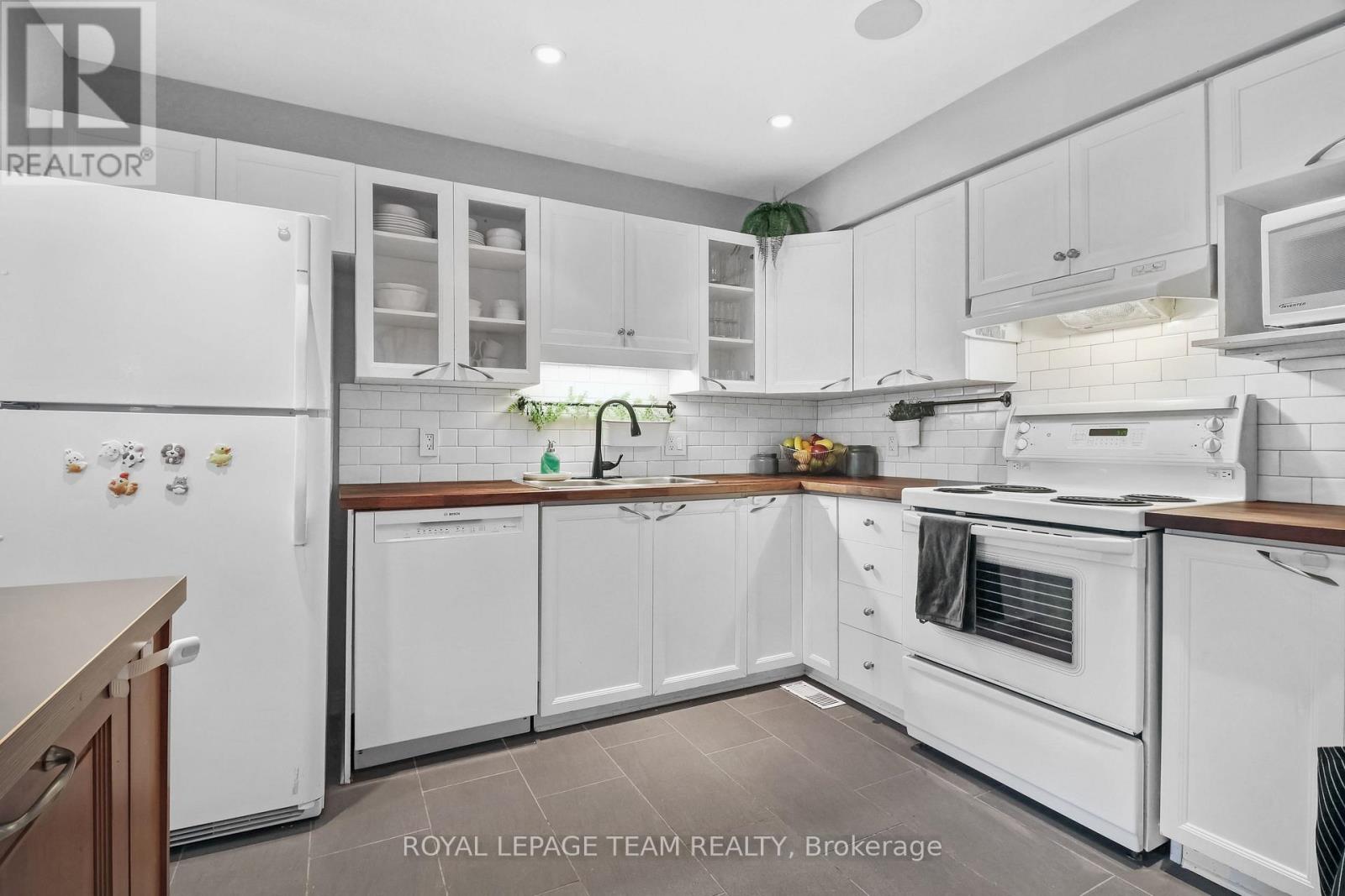 74 Milner Downs Crescent, Ottawa, Ontario  K2M 2S5 - Photo 6 - X13597752