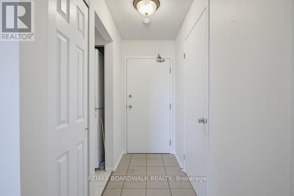 207 - 250 Brittany Drive, Ottawa, Ontario  K1K 4M1 - Photo 2 - X13599006