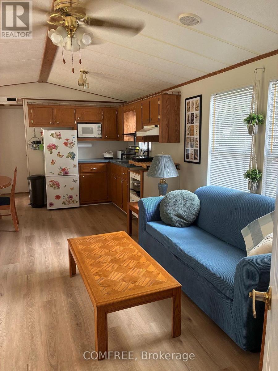 82 - 85 Theme Park Drive, Wasaga Beach, Ontario  L9Z 1X7 - Photo 3 - S13599130