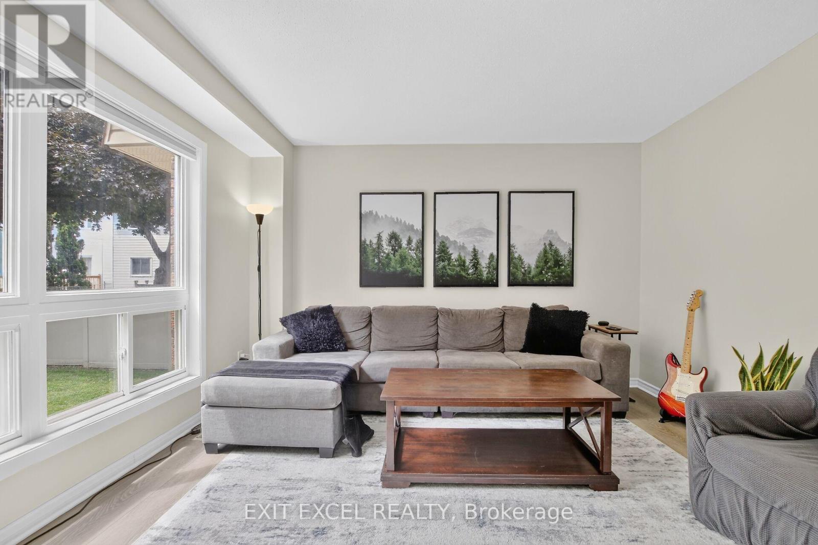 34a Forester Crescent, Ottawa, Ontario  K2H 8Y2 - Photo 4 - X13600162
