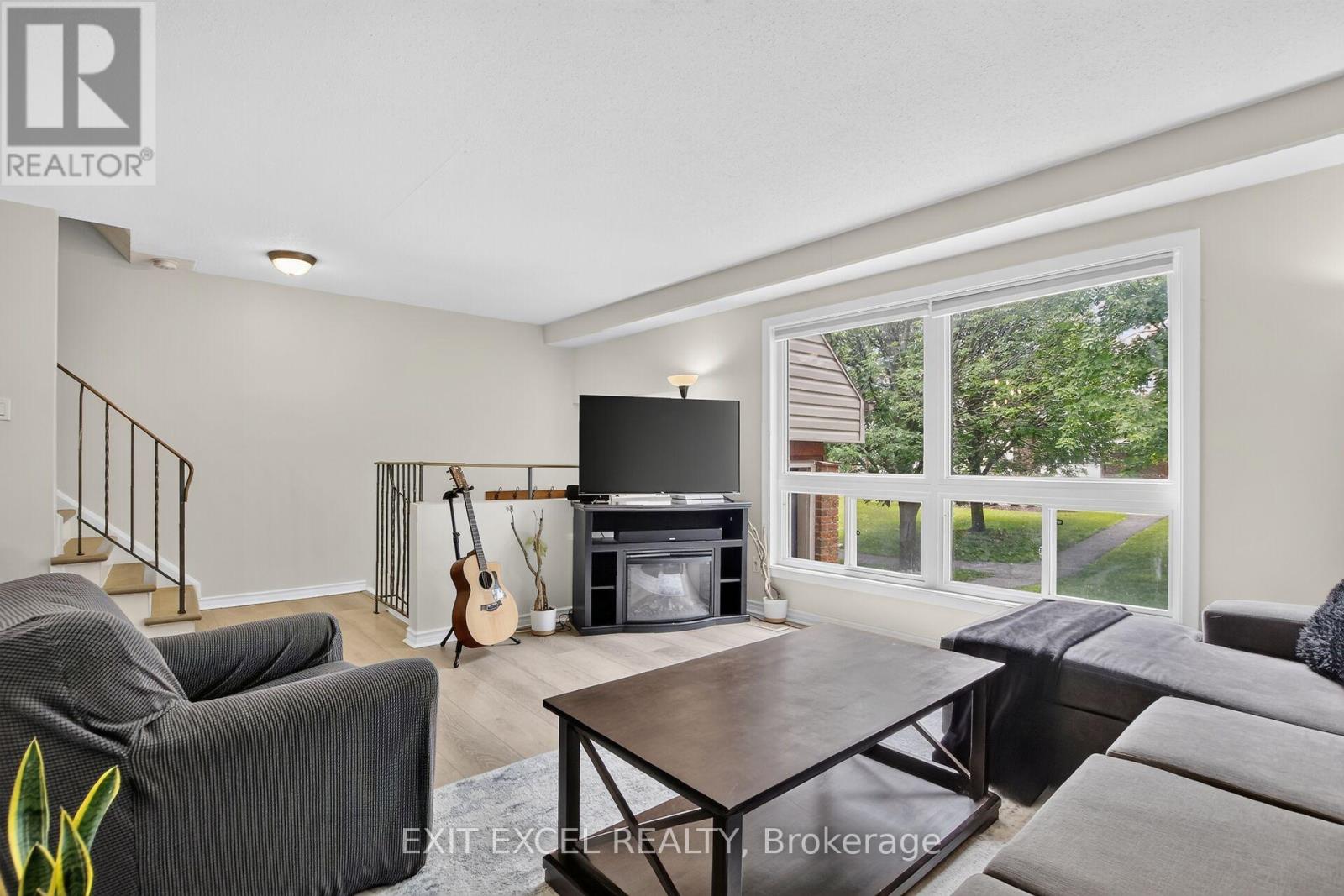 34a Forester Crescent, Ottawa, Ontario  K2H 8Y2 - Photo 5 - X13600162