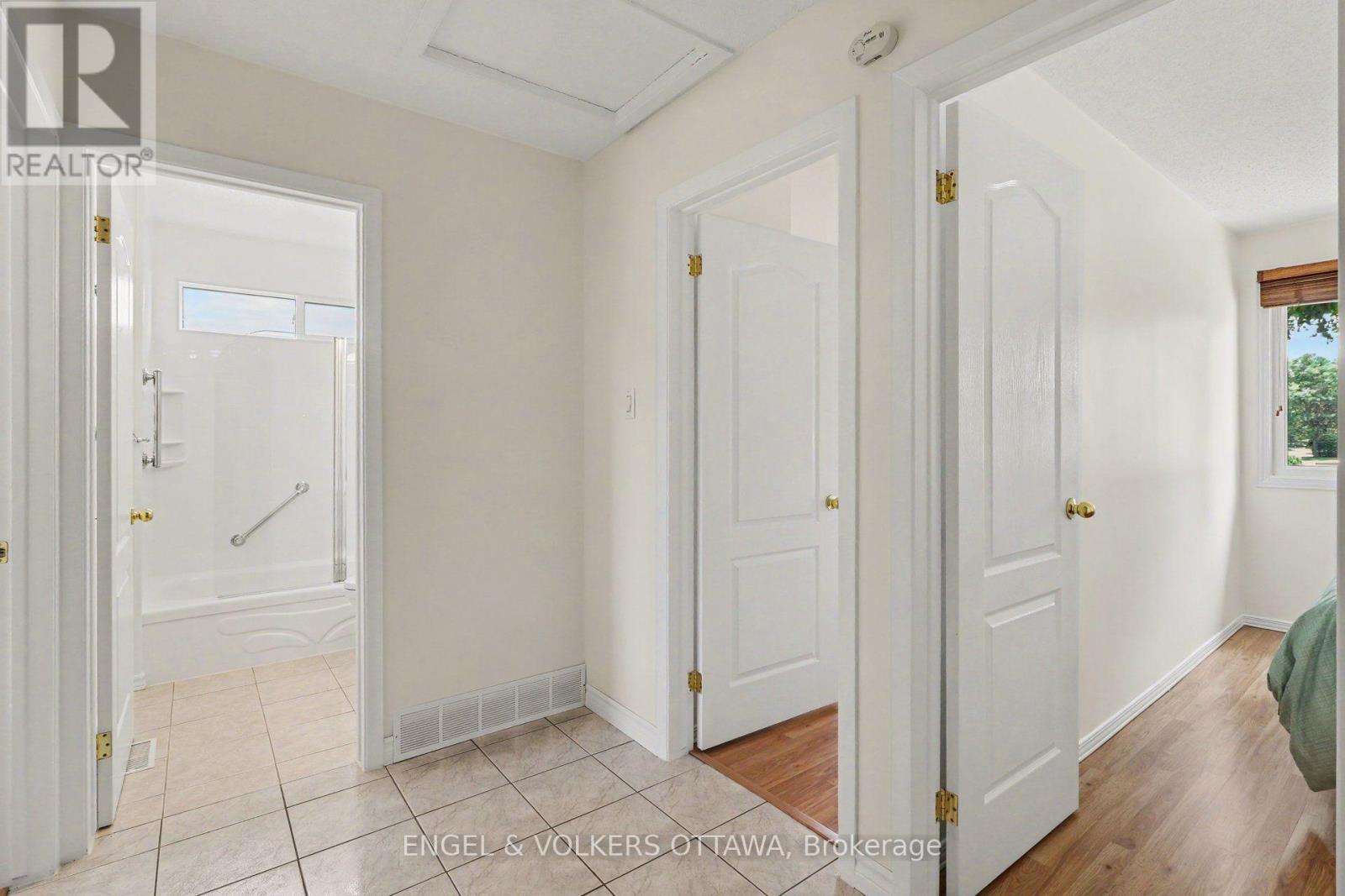 1331 Alloway Crescent, Ottawa, Ontario  K1K 3Y9 - Photo 13 - X13602144