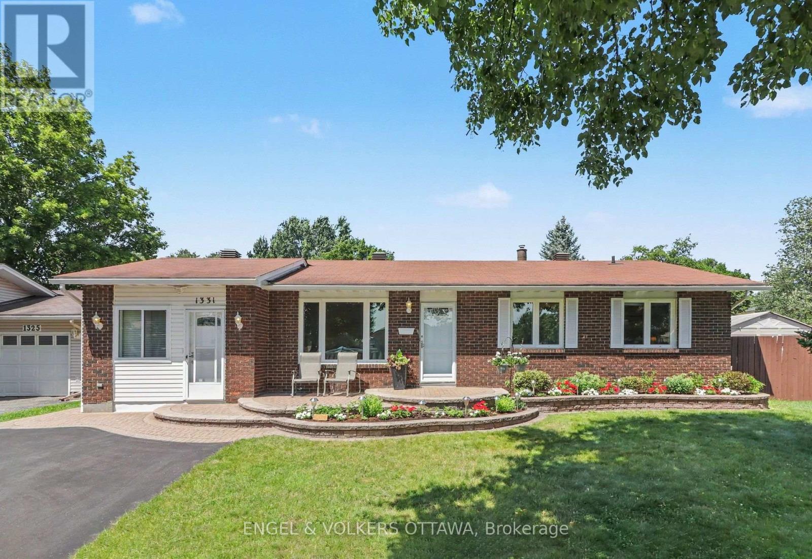 1331 Alloway Crescent, Ottawa, Ontario  K1K 3Y9 - Photo 2 - X13602144
