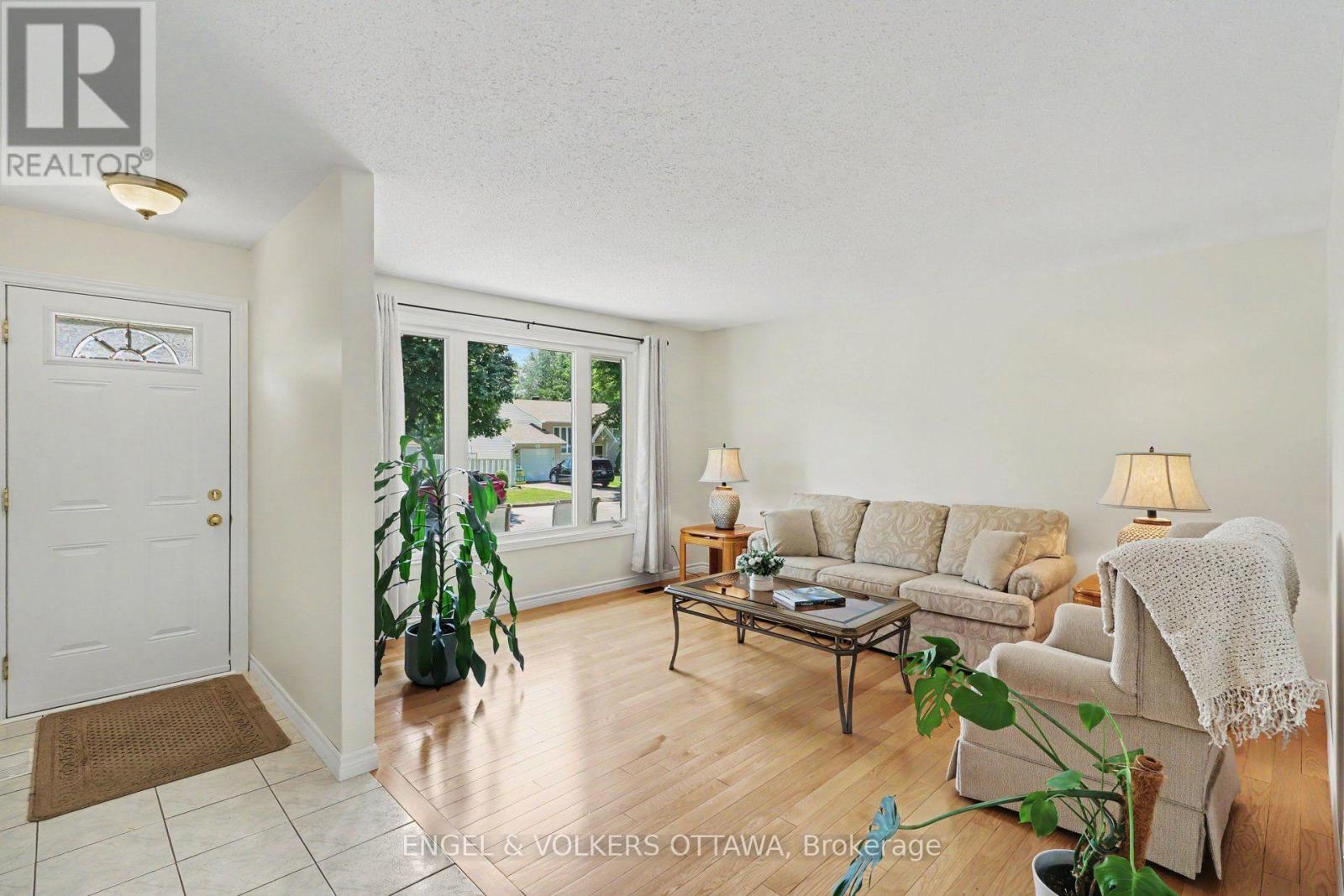 1331 Alloway Crescent, Ottawa, Ontario  K1K 3Y9 - Photo 3 - X13602144