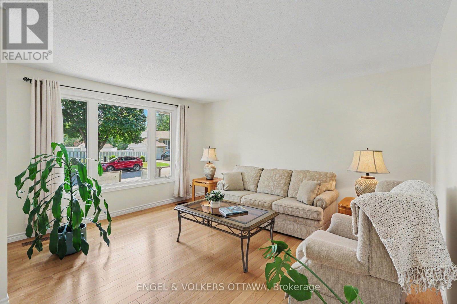 1331 Alloway Crescent, Ottawa, Ontario  K1K 3Y9 - Photo 4 - X13602144