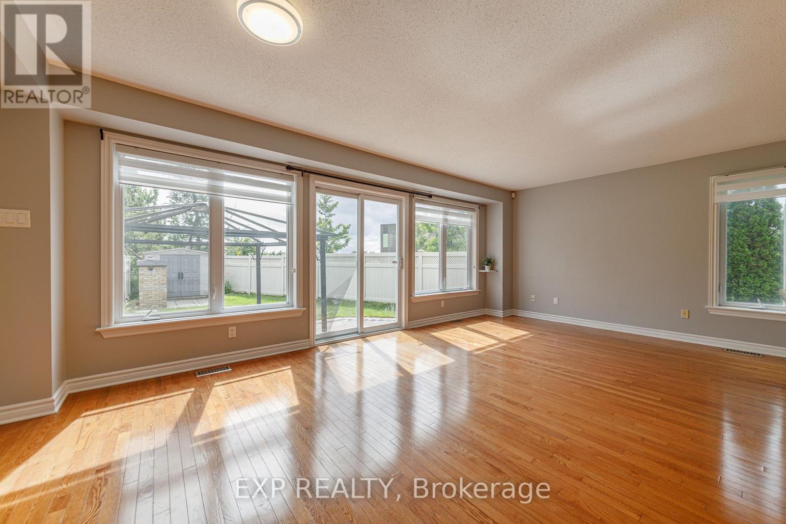 4220 Kelly Farm Drive, Ottawa, Ontario  K1T 0A5 - Photo 5 - X13603210