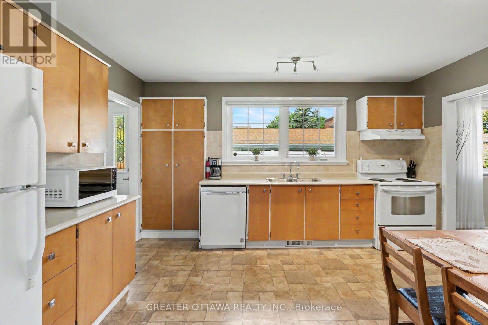 139 Abbeyhill Drive, Ottawa, Ontario  K2L 1H6 - Photo 4 - X13604870
