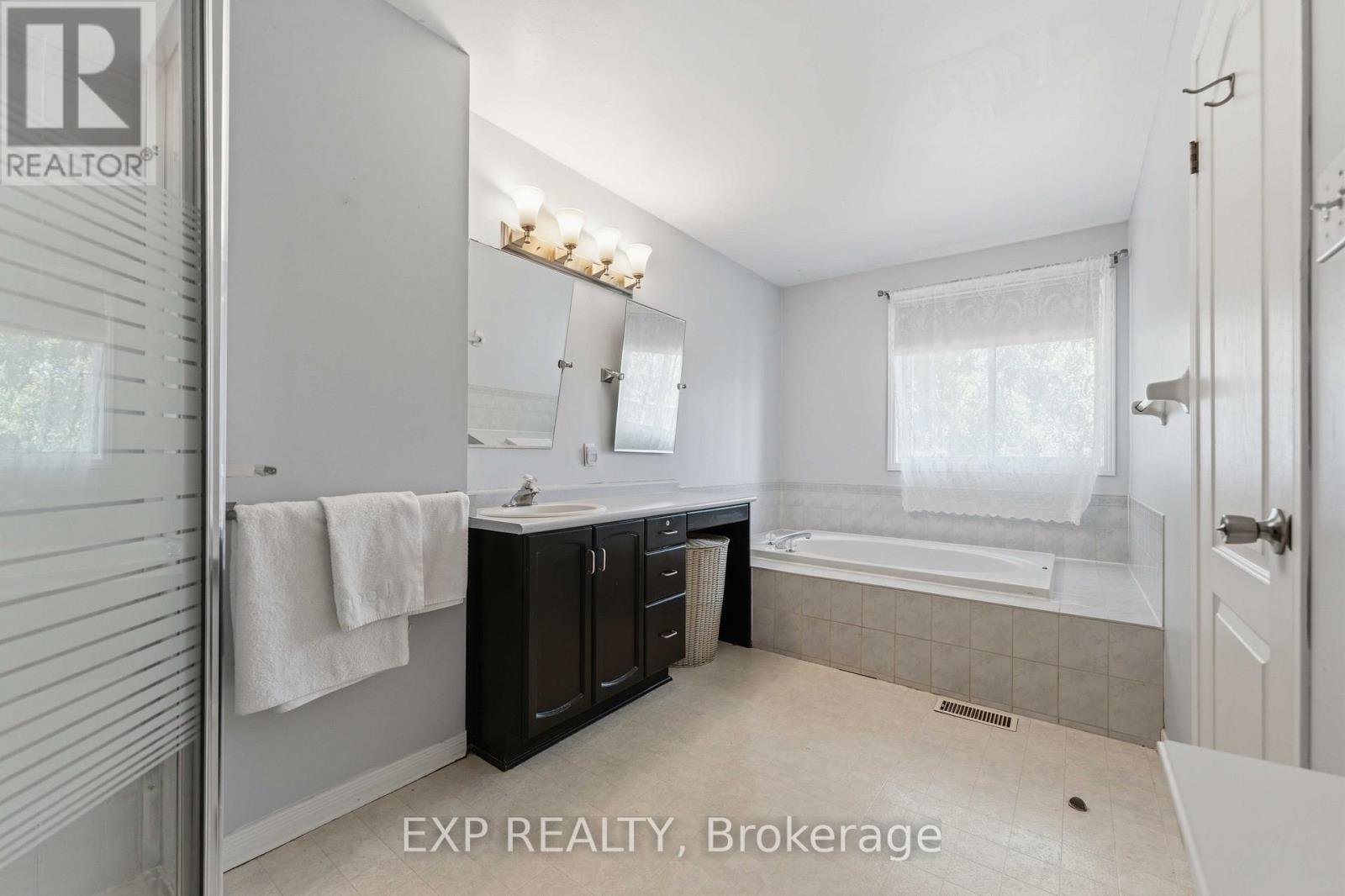 86 Scarlet Court, Ottawa, Ontario  K1T 3R6 - Photo 16 - X13605026