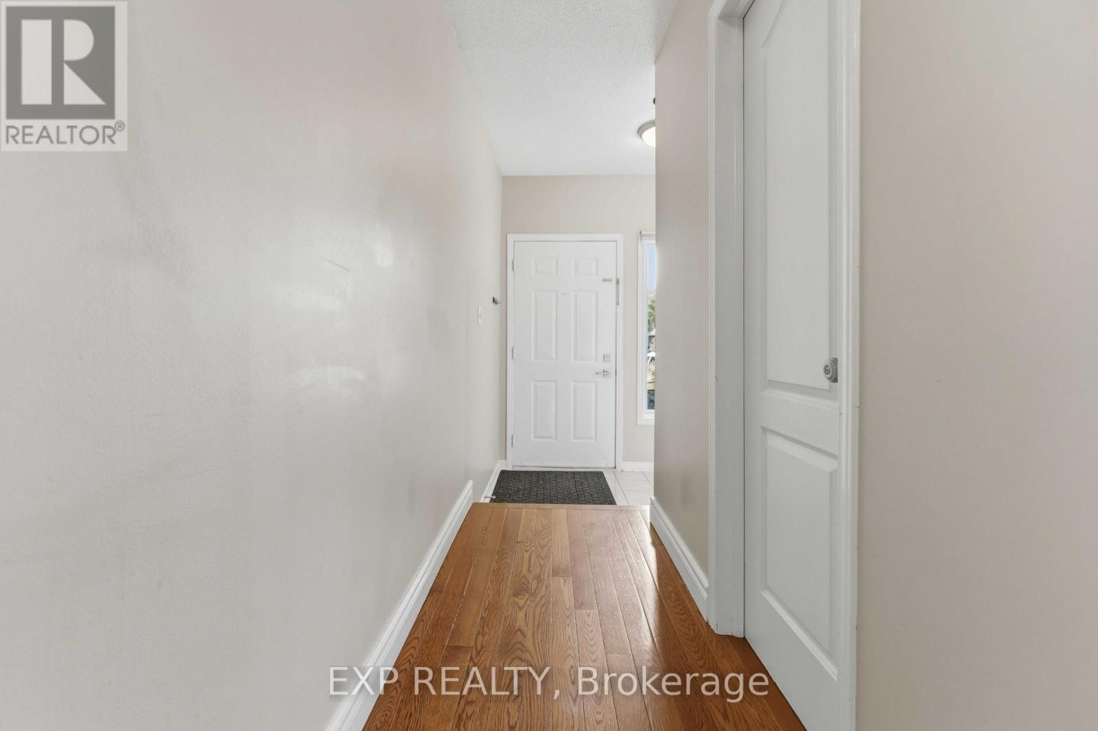 86 Scarlet Court, Ottawa, Ontario  K1T 3R6 - Photo 3 - X13605026