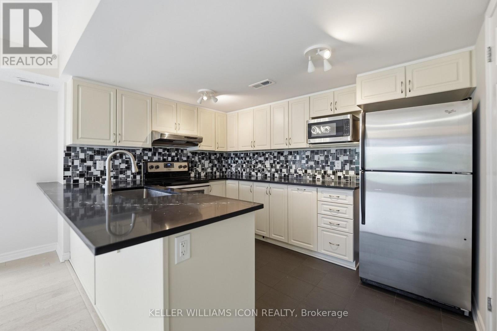 689b Sue Holloway Drive, Ottawa, Ontario  K2J 5R6 - Photo 10 - X13605044