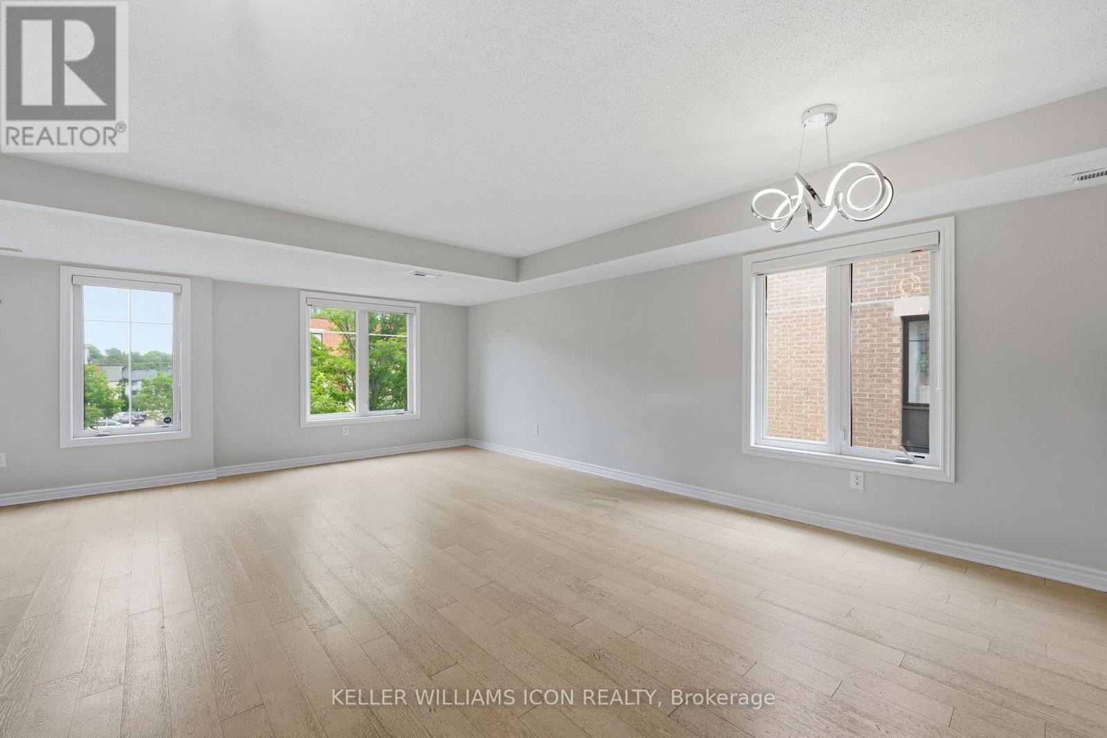 689b Sue Holloway Drive, Ottawa, Ontario  K2J 5R6 - Photo 5 - X13605044