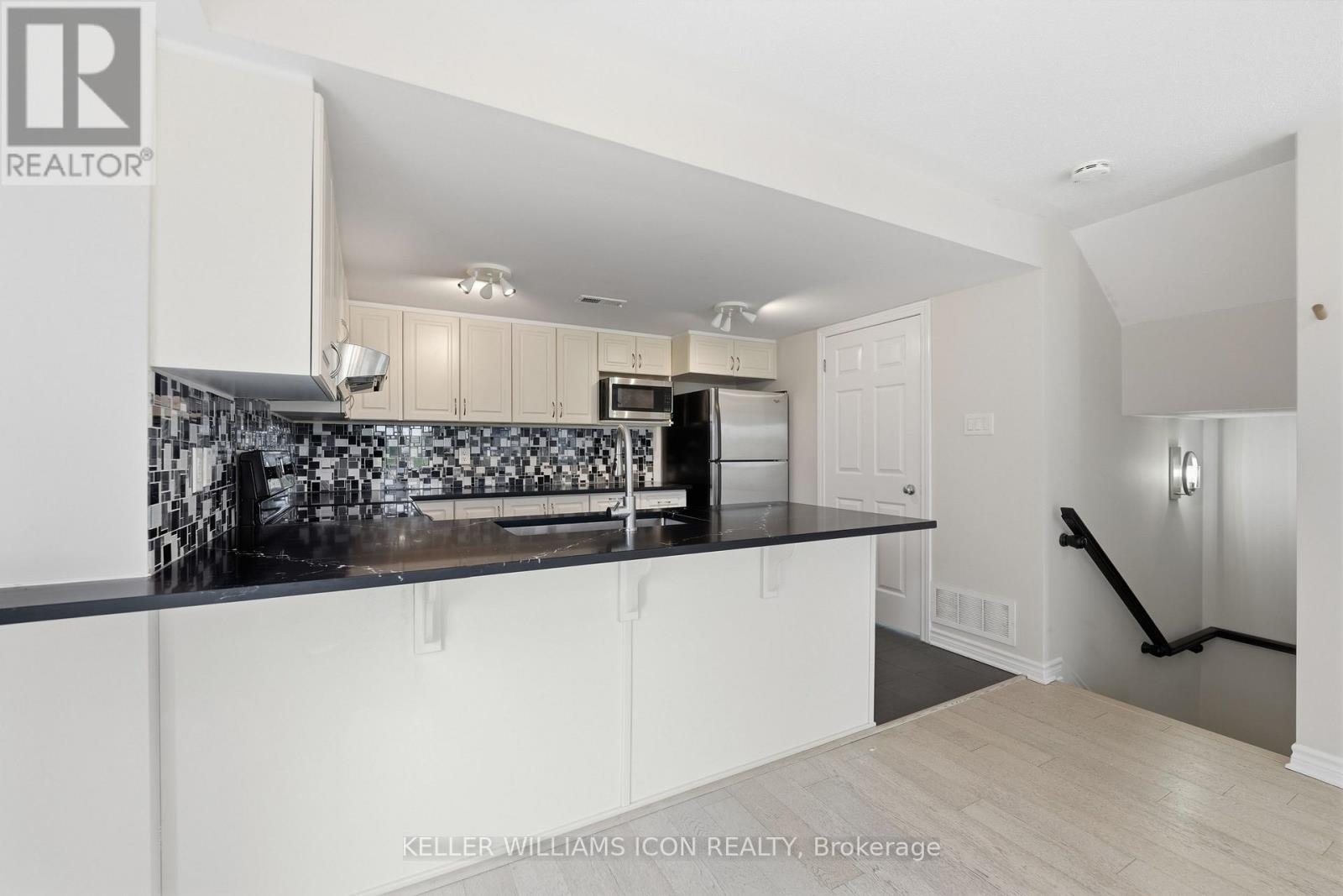689b Sue Holloway Drive, Ottawa, Ontario  K2J 5R6 - Photo 9 - X13605044