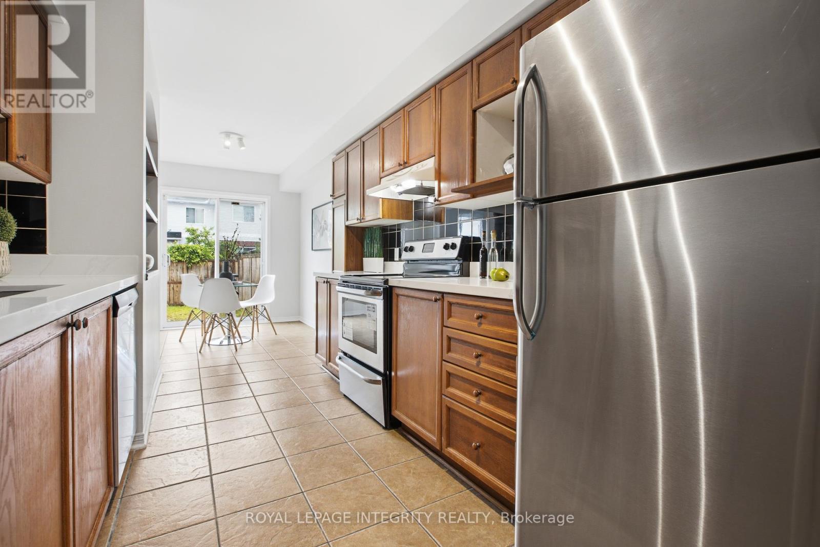 92 Inverkip Avenue, Ottawa, Ontario  K1T 4C3 - Photo 10 - X13605226