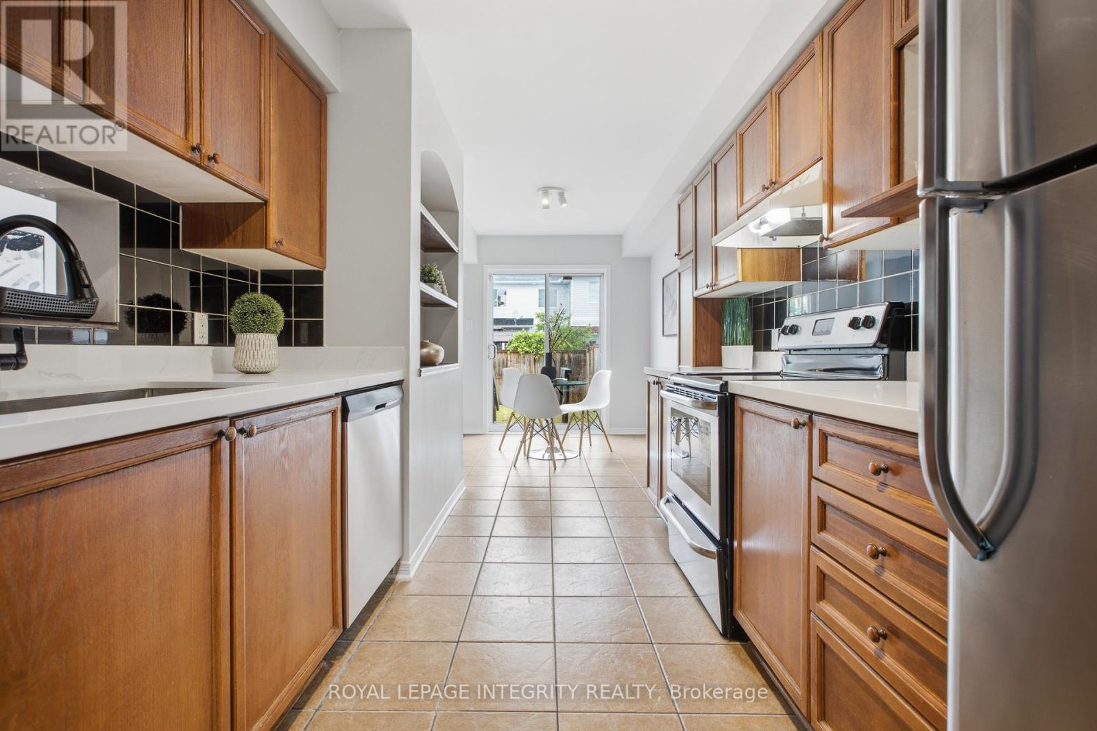 92 Inverkip Avenue, Ottawa, Ontario  K1T 4C3 - Photo 14 - X13605226