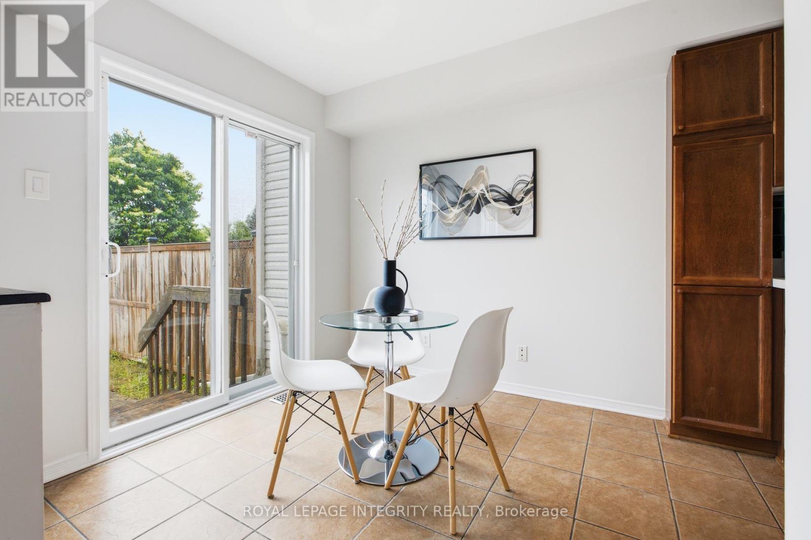 92 Inverkip Avenue, Ottawa, Ontario  K1T 4C3 - Photo 8 - X13605226